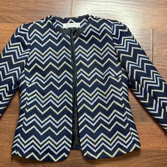 Chevron Patterned Women's Jacket - Picture 2 of 6